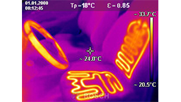 A thermal image shows a ring and two heating wires.