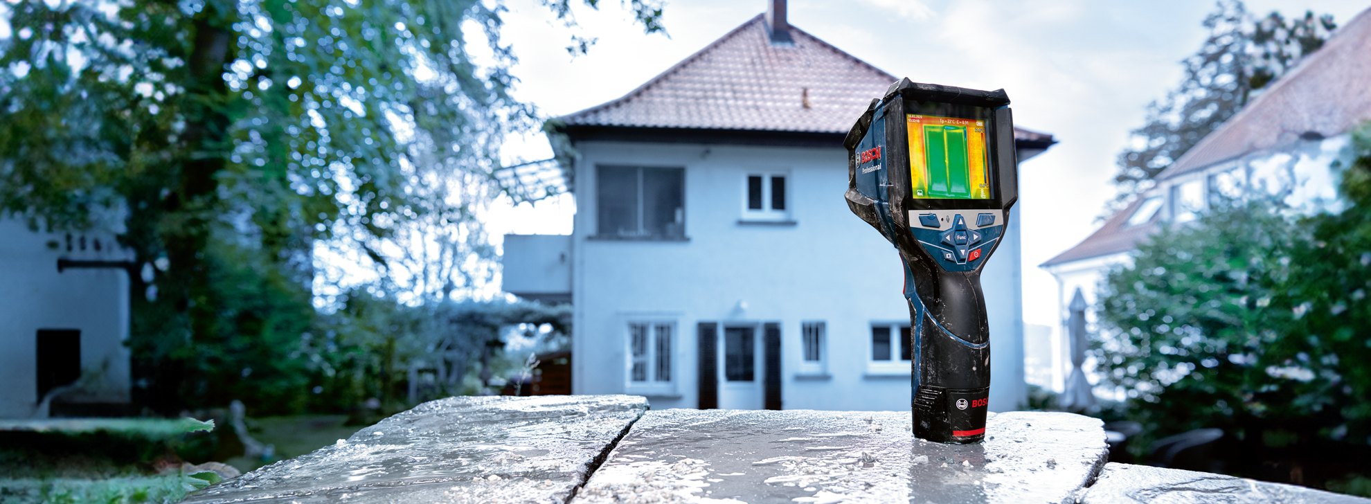 A Bosch Professional thermal camera is placed on a wet table.
