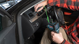 A Bosch Professional thermometer is used in the car showroom.